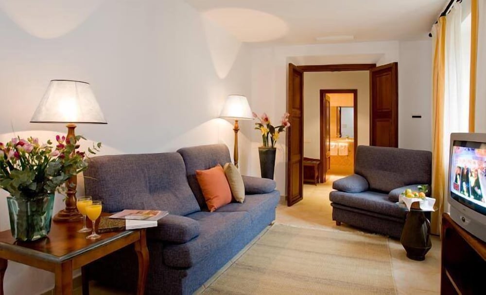 Cal Bisbe Hotel 42/70