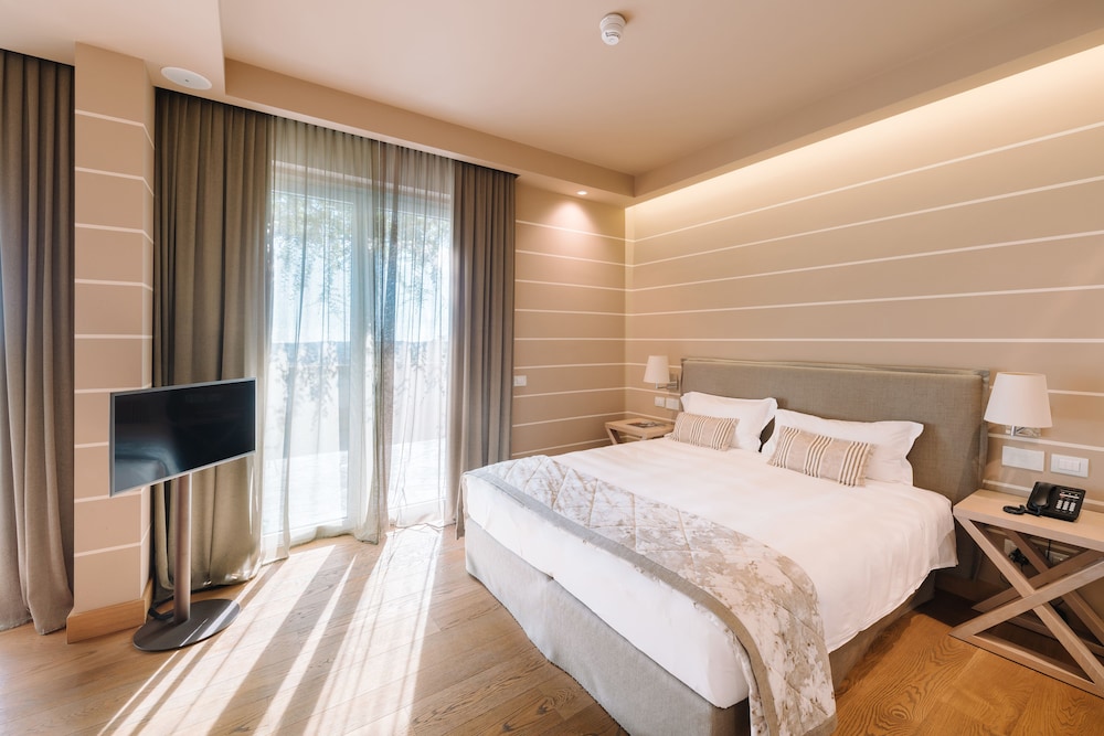 SUPERIOR, DOUBLE BED