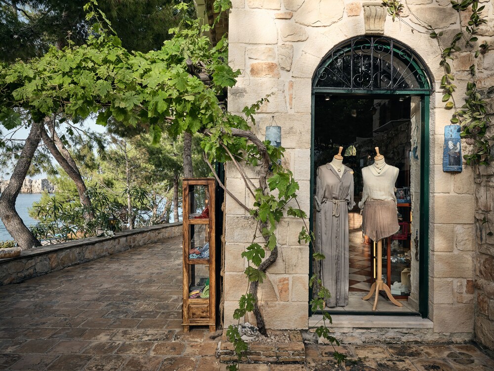 Nobelos Boutique Hotel 49/50