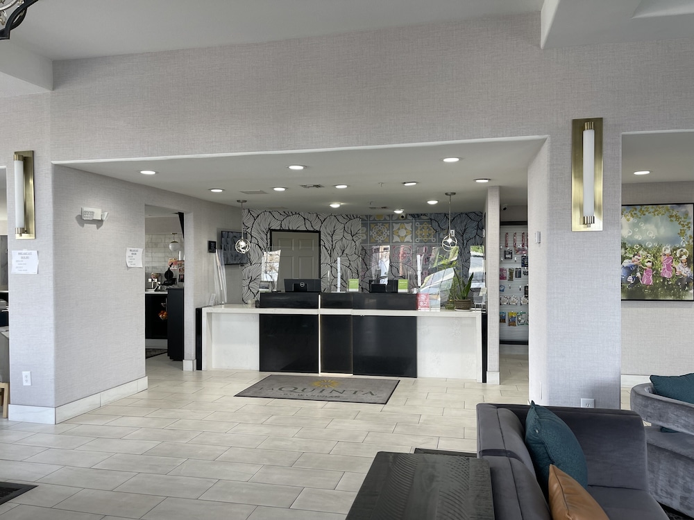 La Quinta Inn & Suites by Wyndham Hesperia Victorville 3/44