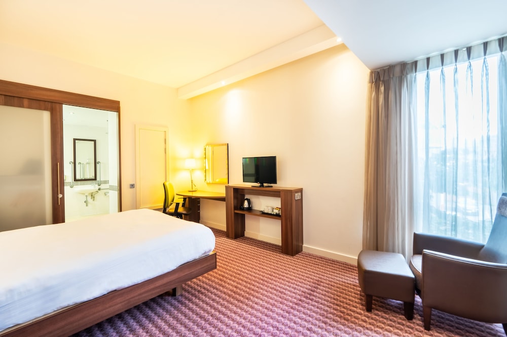 ROOM, QUEEN BED, SOFA, ACCESSIBLE