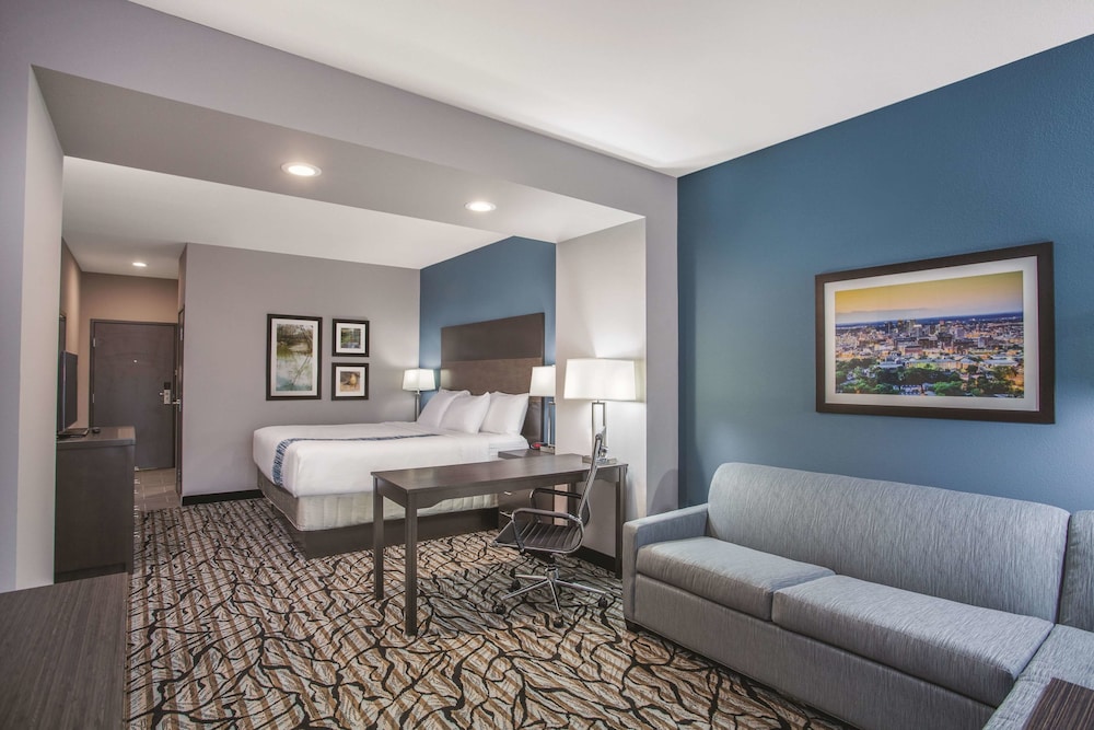 La Quinta Inn and Suites by Wyndham Cullman 21/46