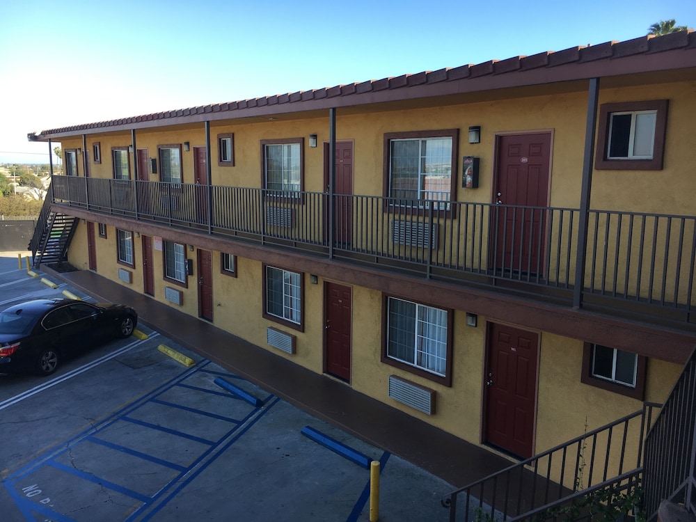 Satellite Motel 4/49