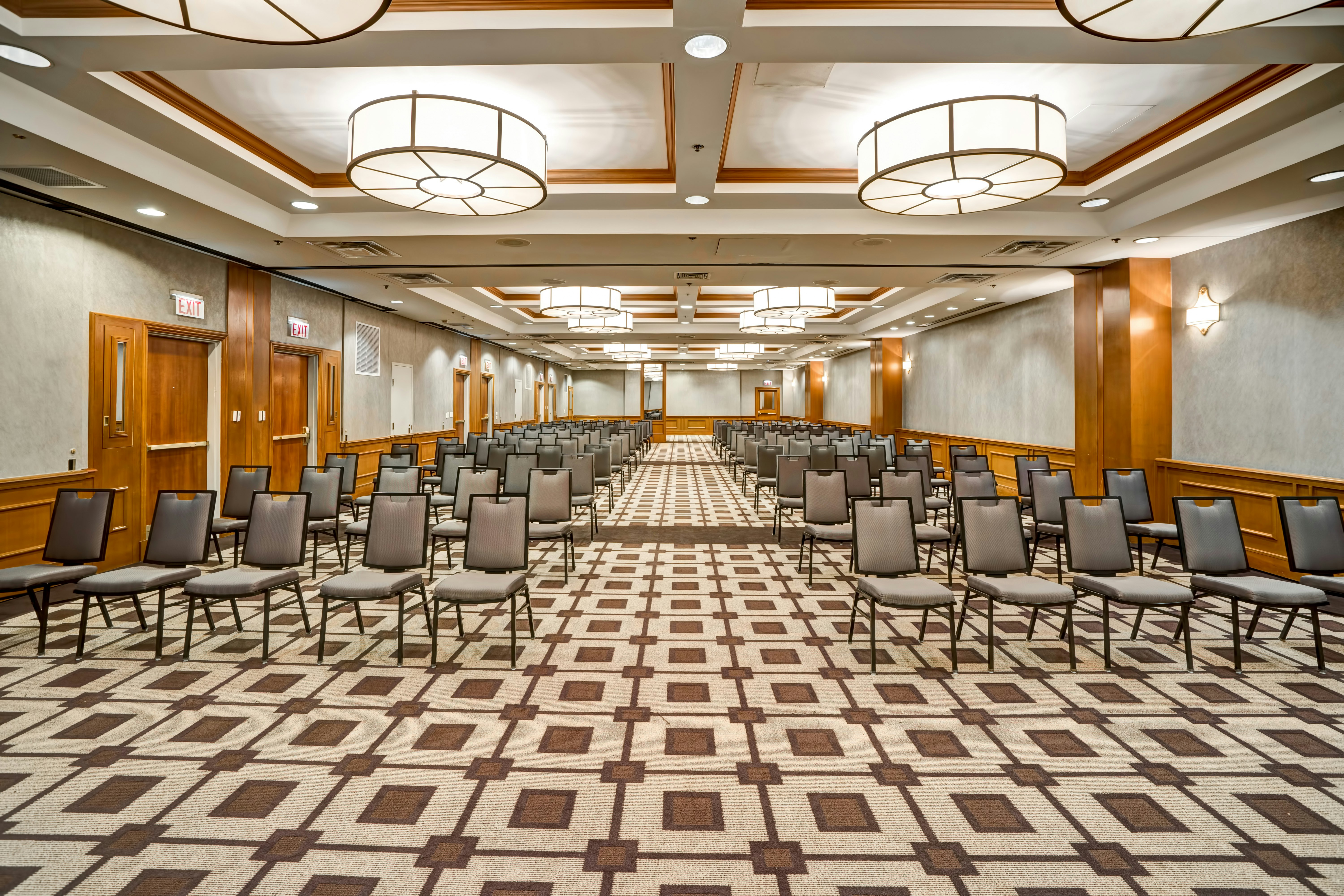 Embassy Suites by Hilton Chicago Downtown River North 74/78