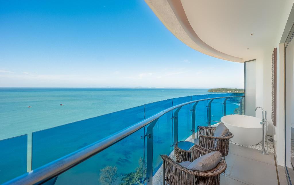Howard Johnson Plaza by Wyndham Blue Bay Sihanoukville 38/48