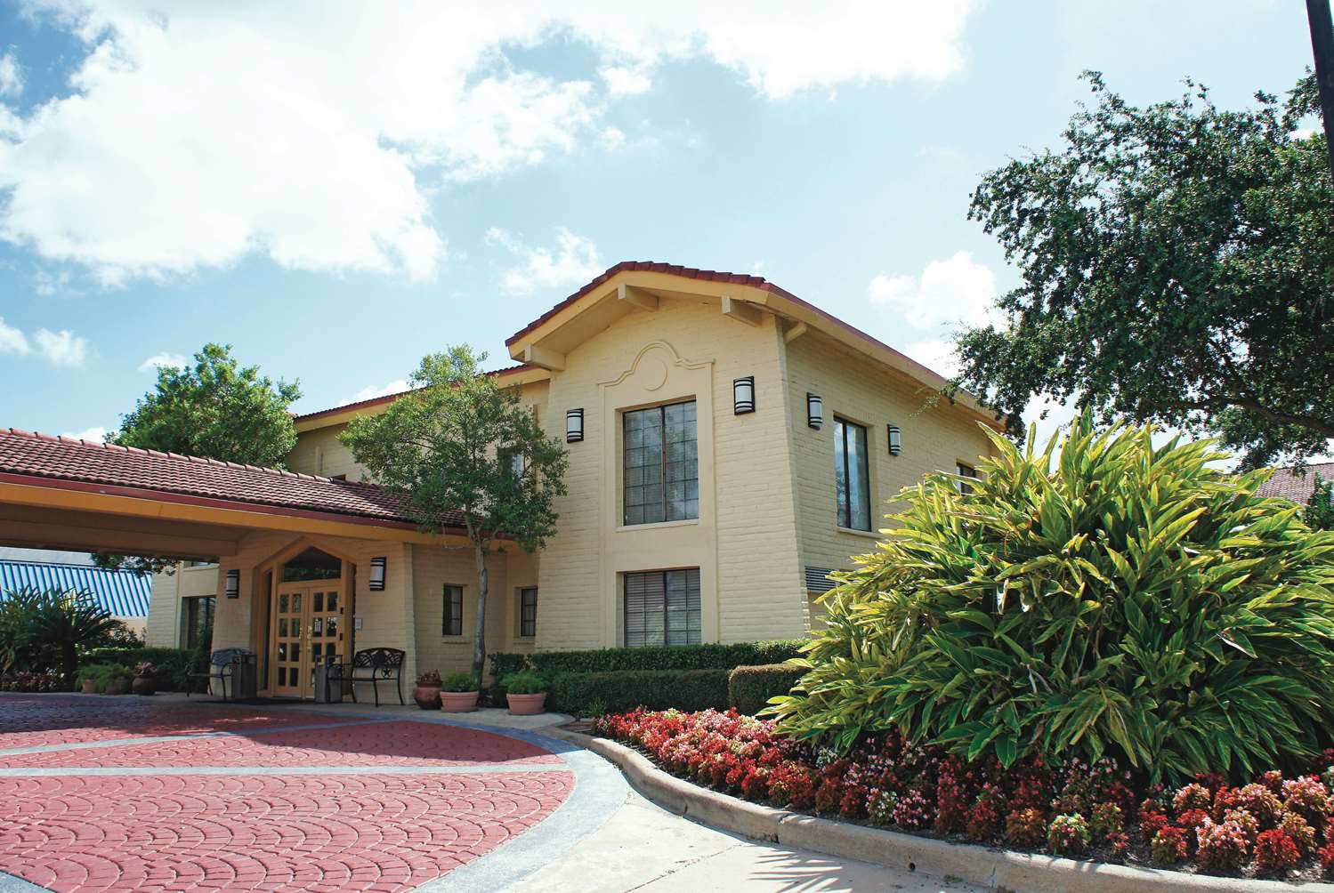 Baymont by Wyndham Houston La Porte 2/13