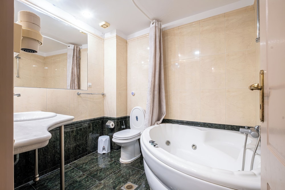 Samos City Hotel 68/69