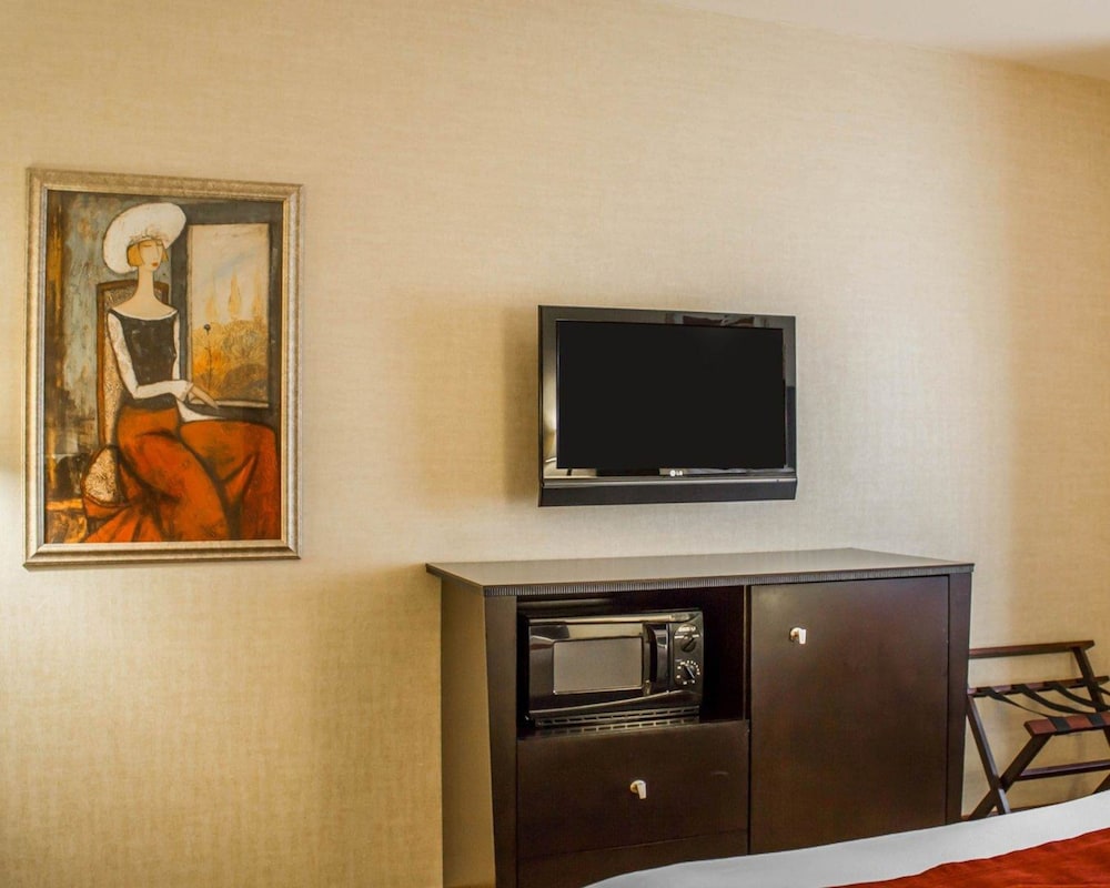 Comfort Suites Edinboro 13/24