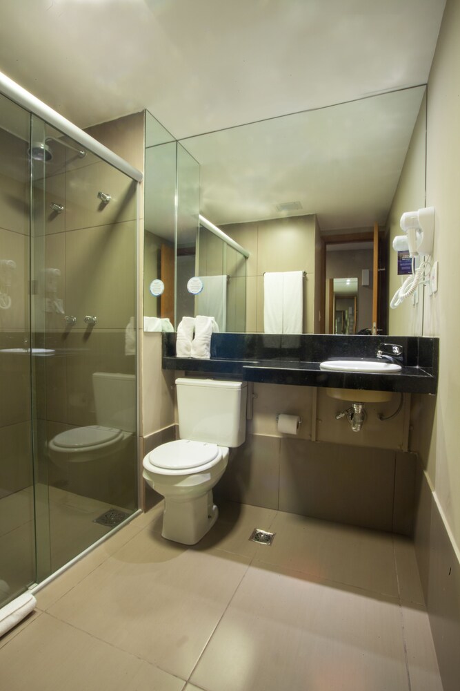 Bh Raja Hotel 46/46