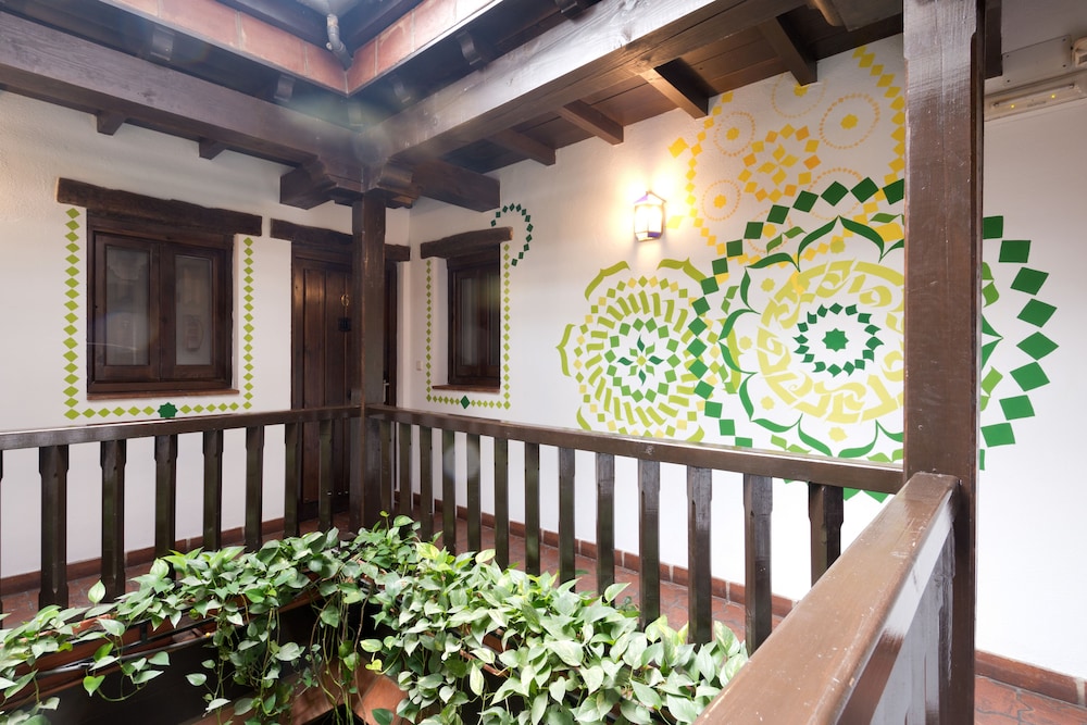 Oasis Backpackers Hostel Granada 5/50