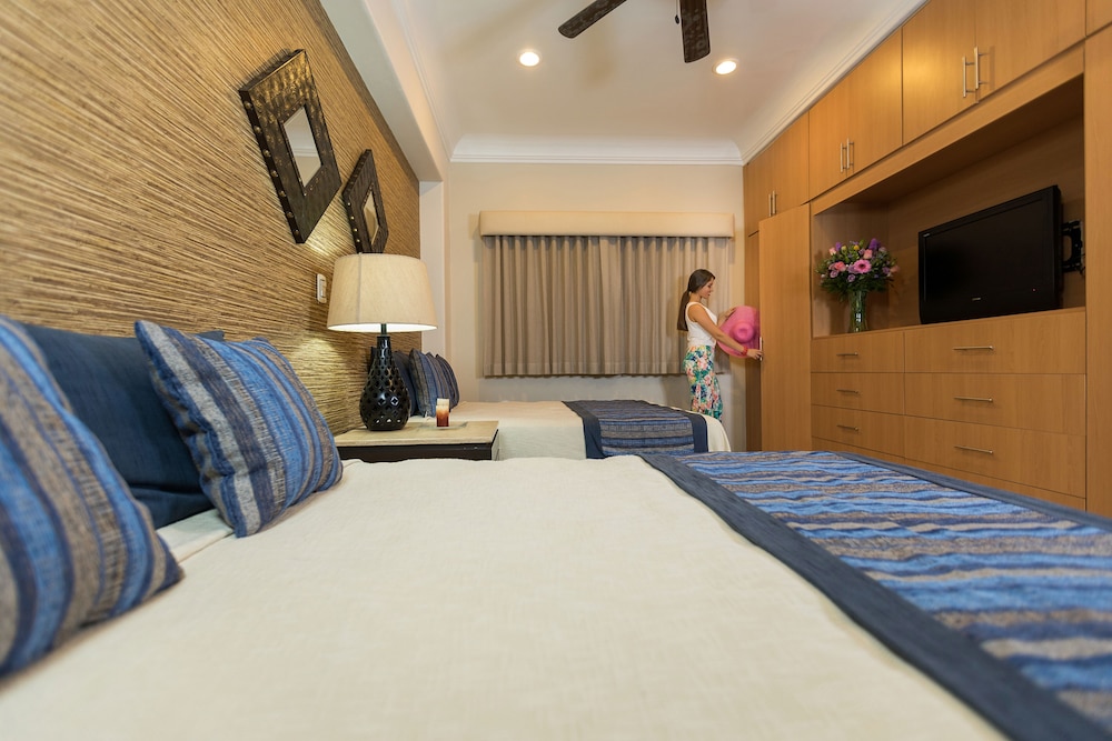 SUPERIOR, SUITE, 2 QUEEN BEDS, 2 BATHROOMS