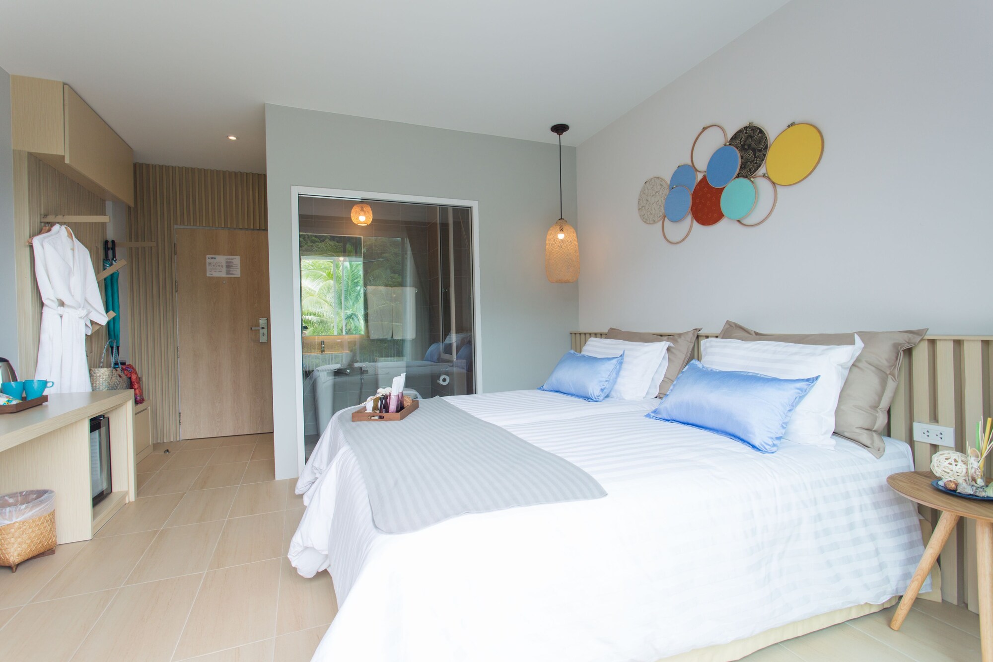 DELUXE, TWIN BEDS
