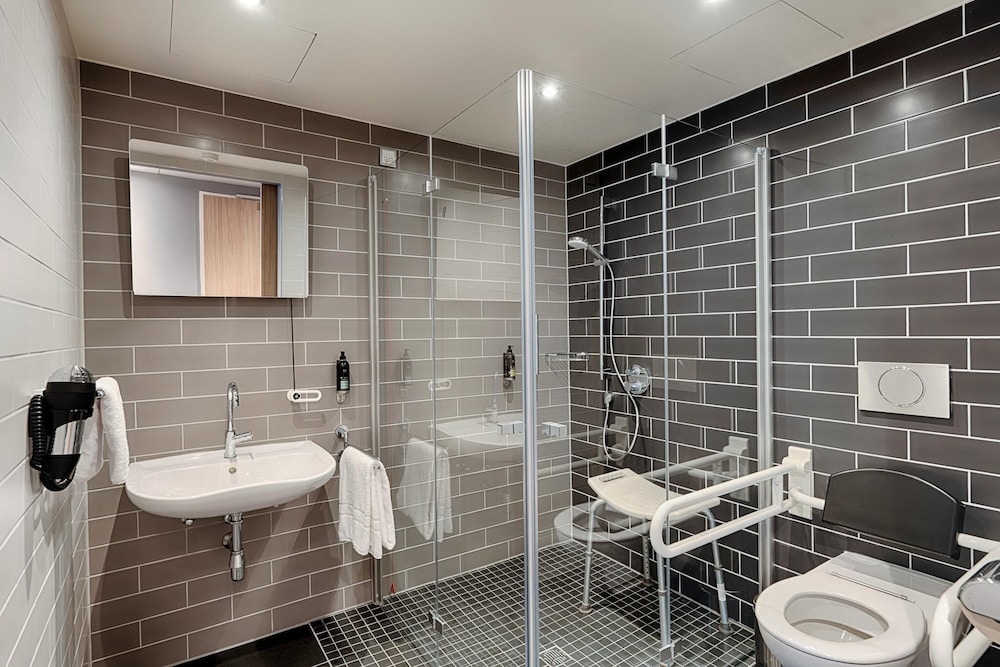 Premier Inn Frankfurt Westend Hotel 41/44