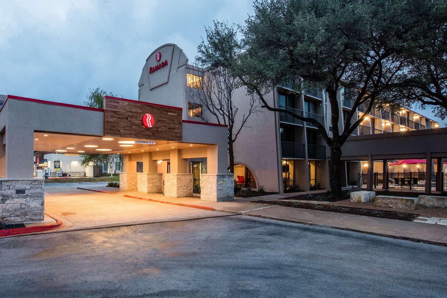 Ramada By Wyndham Austin South 48/52