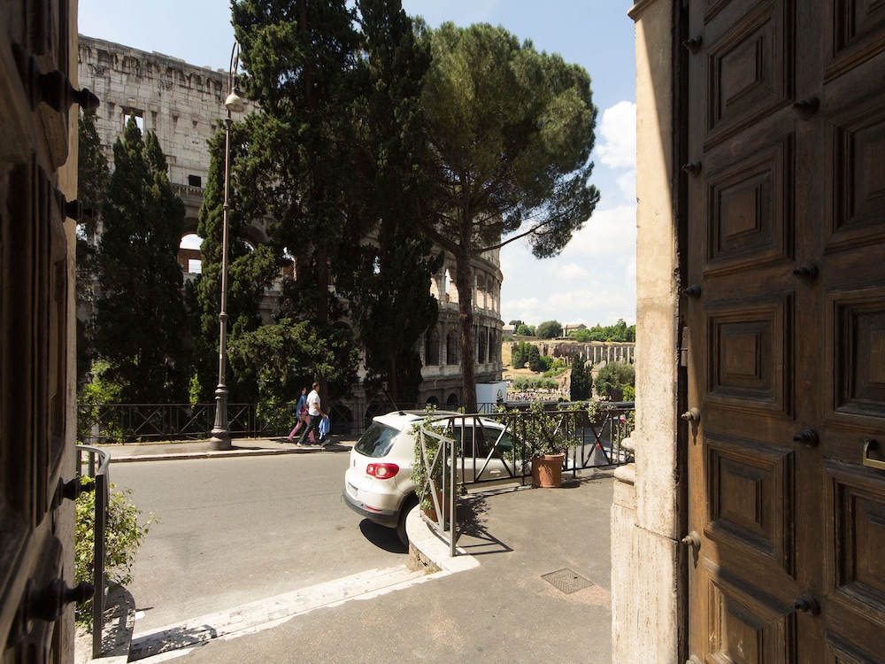 Colosseo Panoramic Rooms 26/39