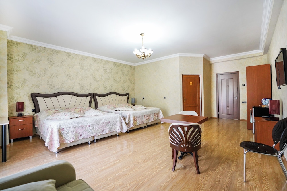 Natali Hotel 22/65