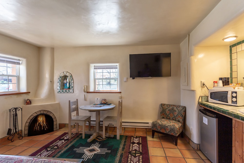 Pueblo Bonito Bed And Breakfast Inn 45/70