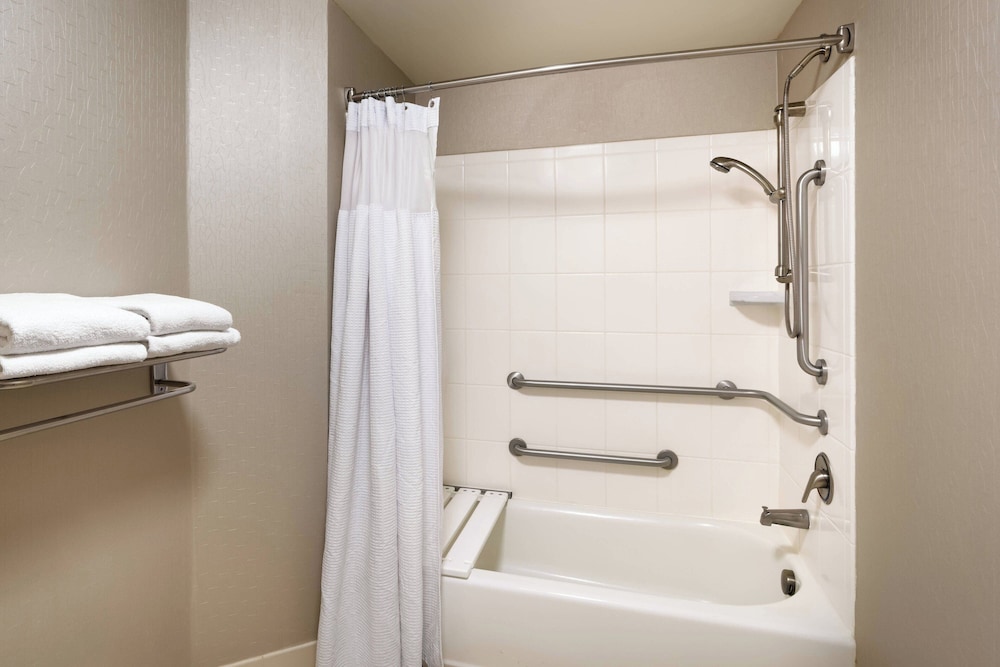 جناح بسرير كينج مع سرير سحّاب إضافي لذوي الإعاقة، Springhill Suites by Marriott Thatcher 4/5