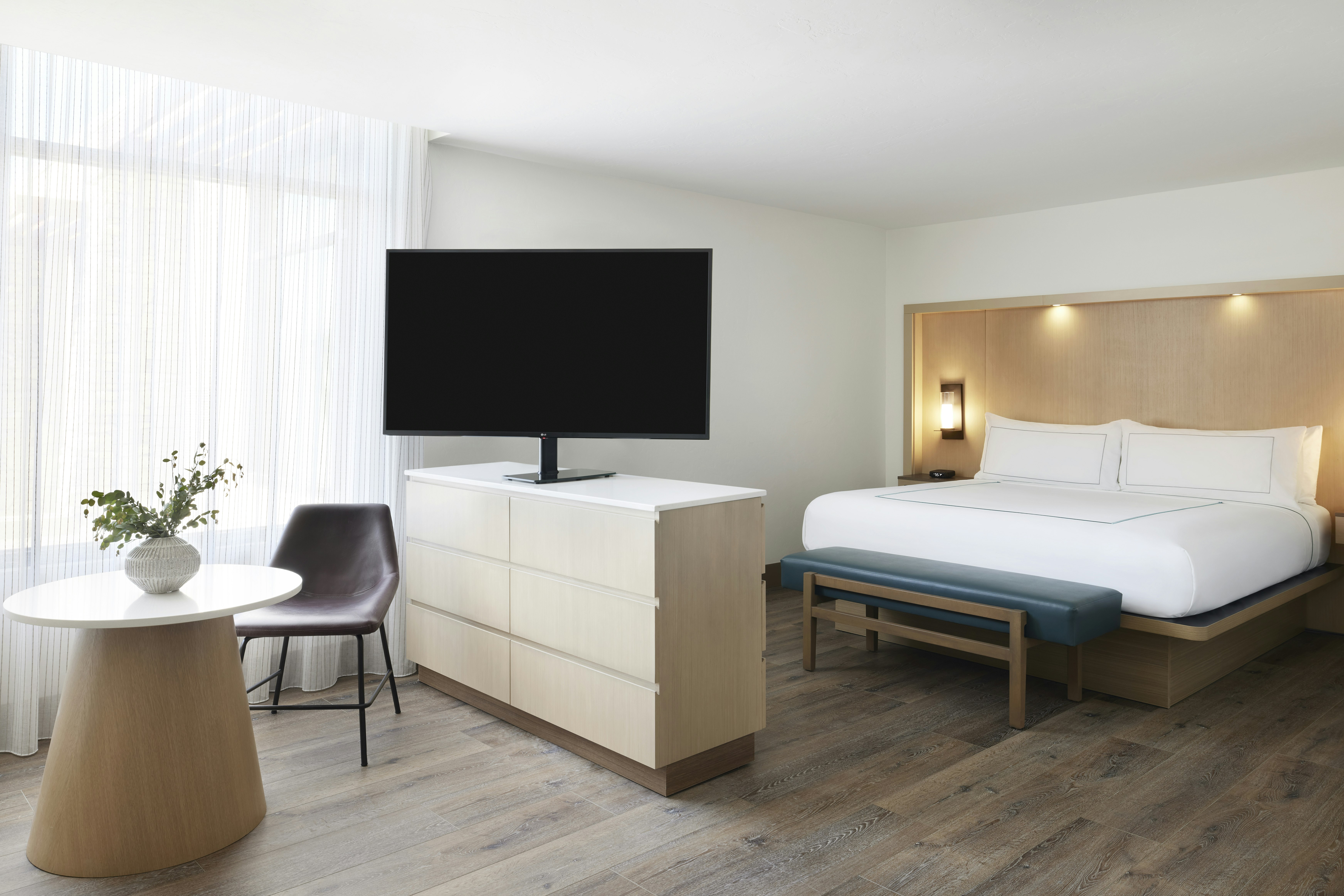 JUNIOR SUITE, KING BED, ACCESSIBLE