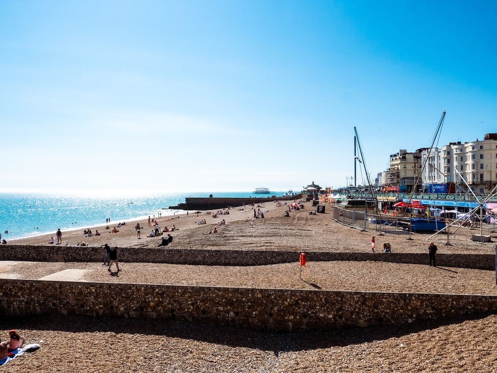 a&o Brighton Beach 32/40