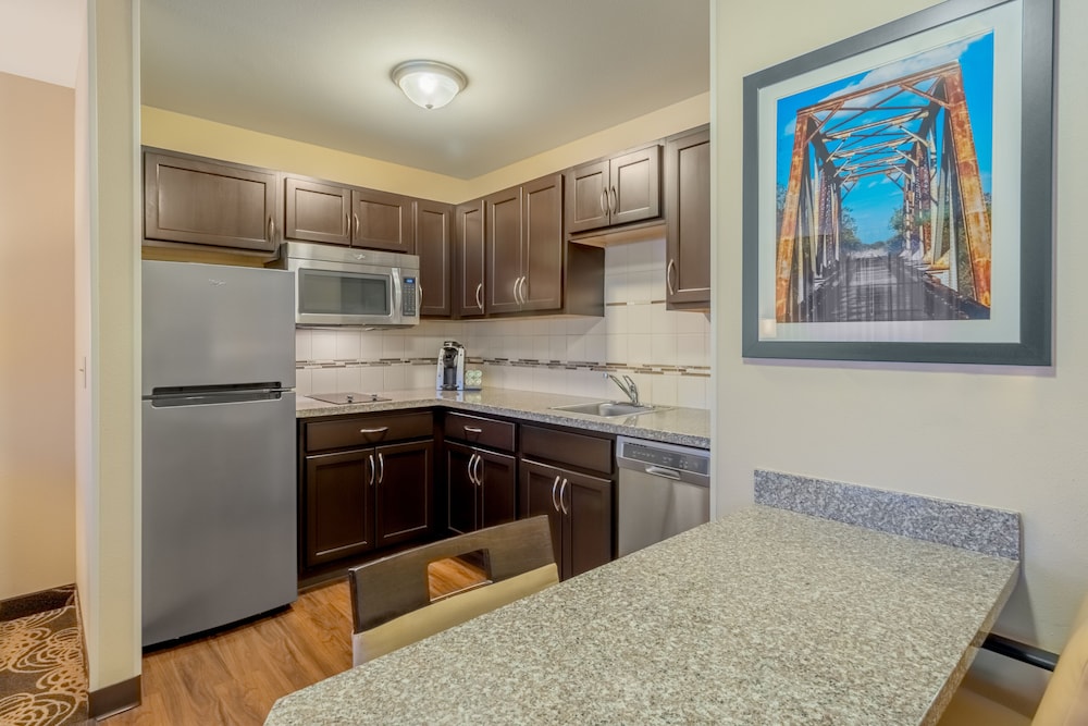Landmark Suites 30/50