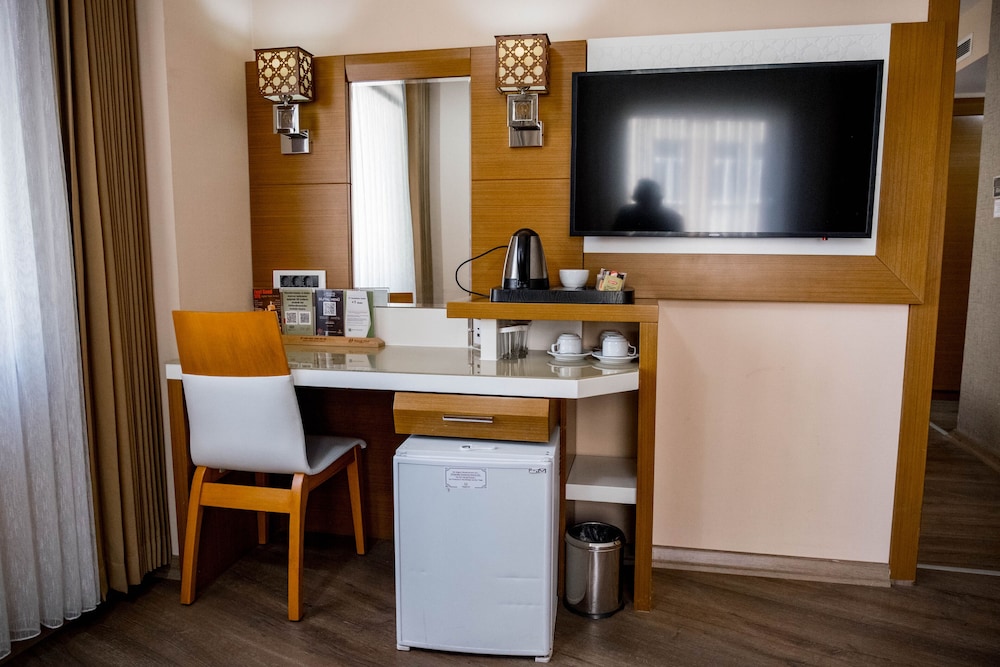 Selcuk Hotel Sems I Tebrizi 86/93