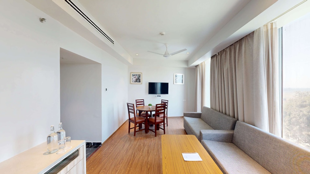 Radisson Hotel Bareilly Airport 40/60