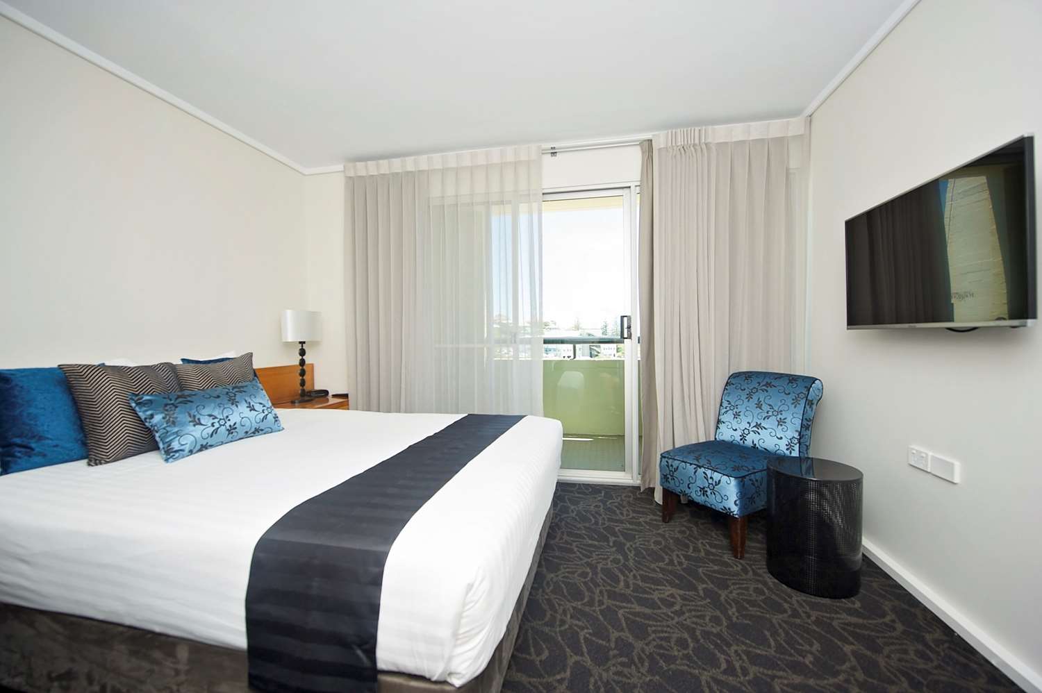 Suite, King Bed, Balcony
