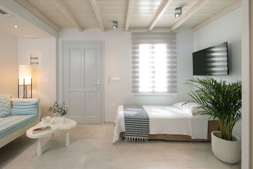 Iria Beach art hotel 40/69