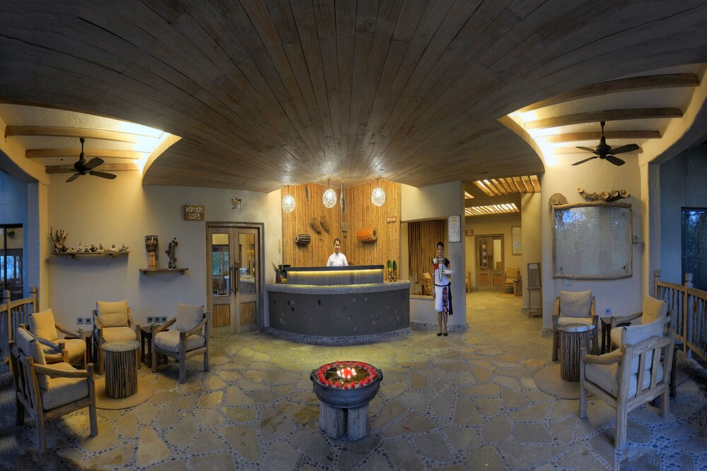 Lobby at BARAHI JUNGLE LODGE, MEGHAULI