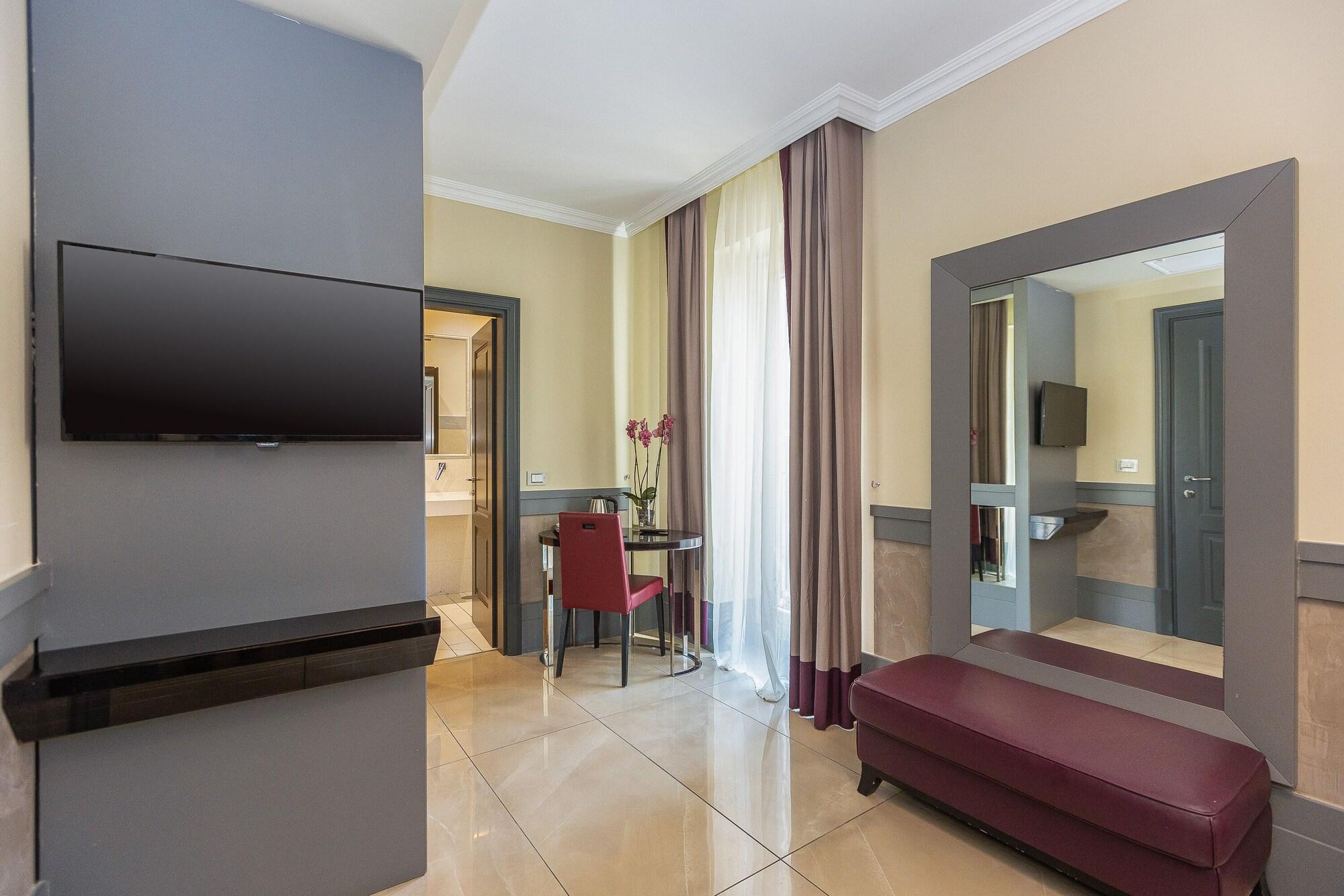 Traditional, Double or Twin Bed, Hotel Castellino Roma 7/10