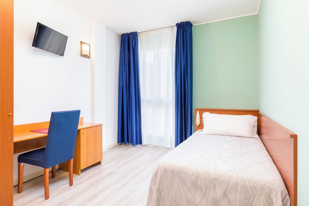 ROOM, SINGLE