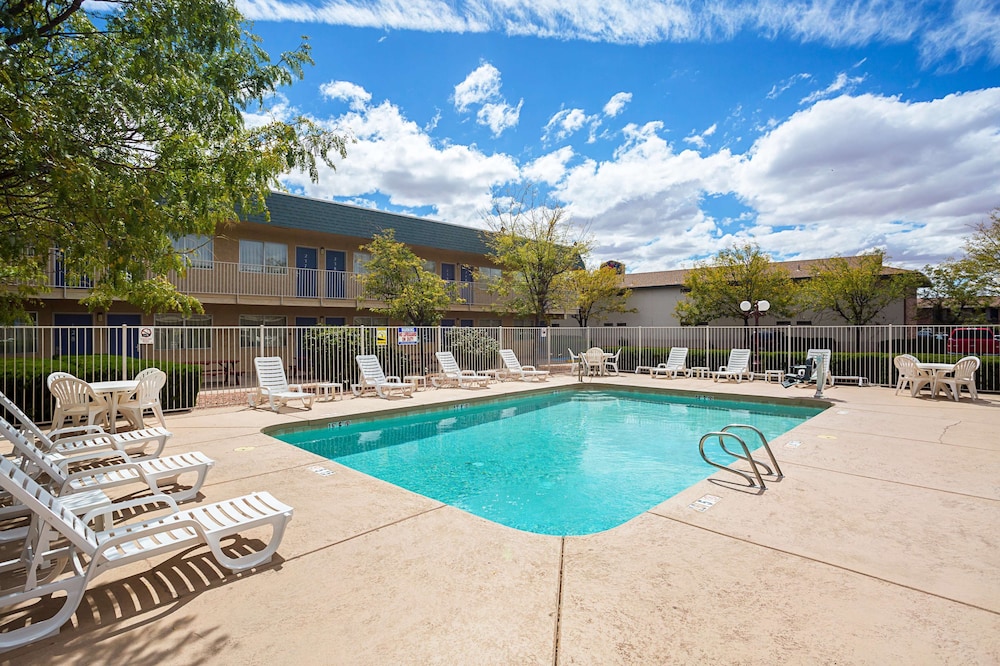 Motel6 Holbrook, AZ 54/62