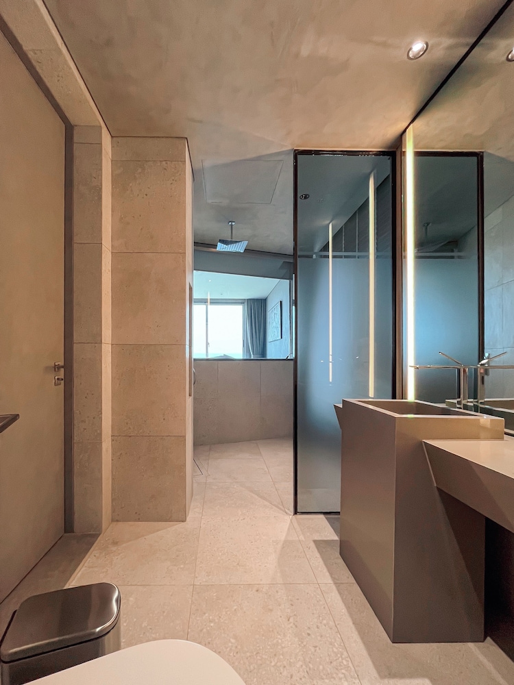 Deluxe, King Bed, Ocean Front، M Hotel Danang 3/4