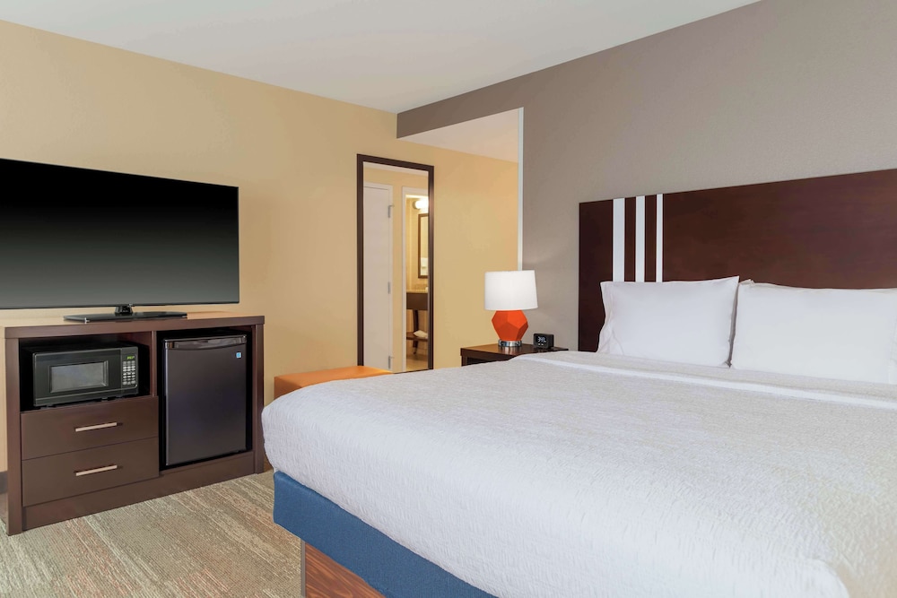 ROOM, KING BED