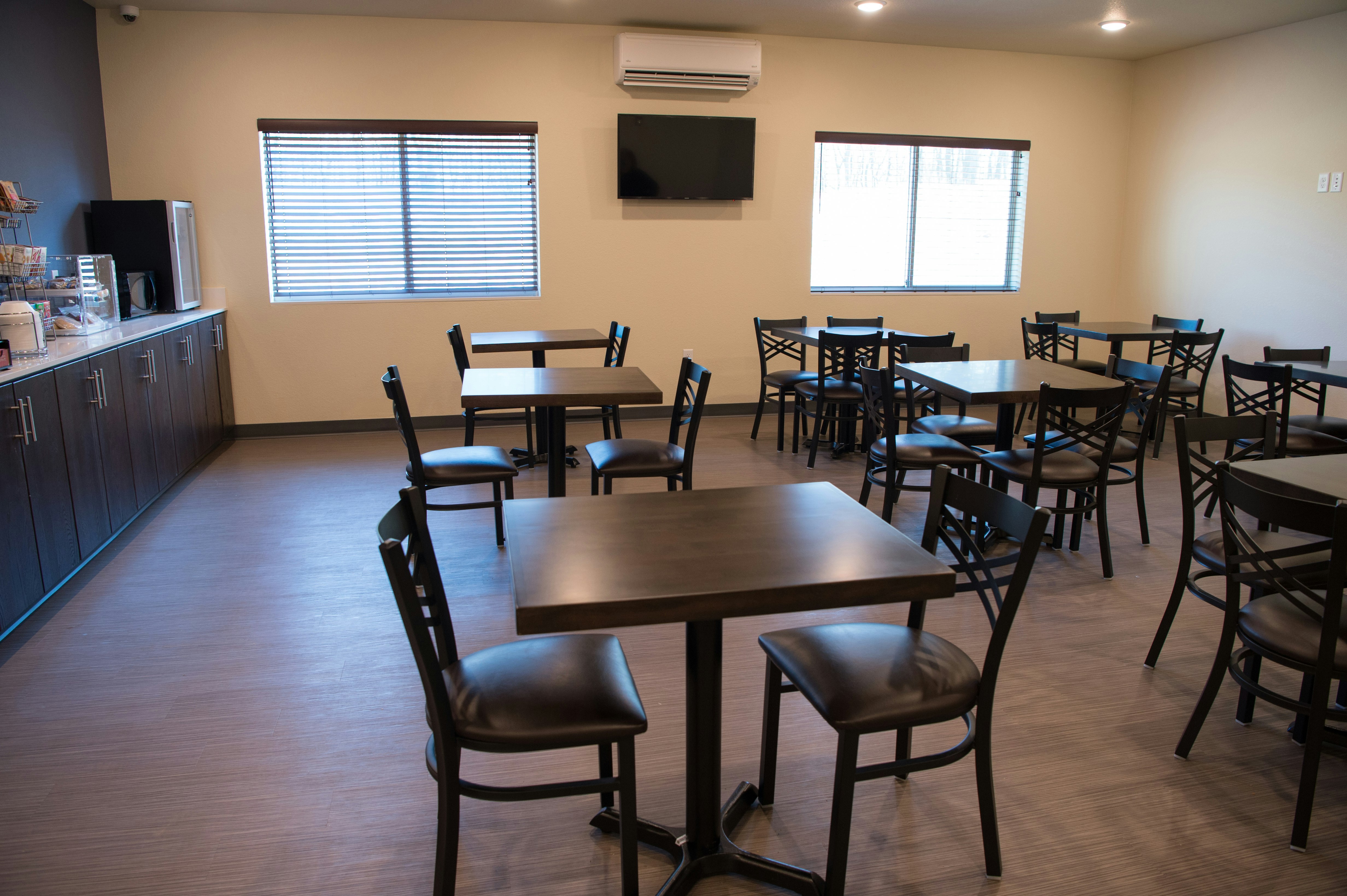 Cobblestone Inn & Suites - Forest City 28/33