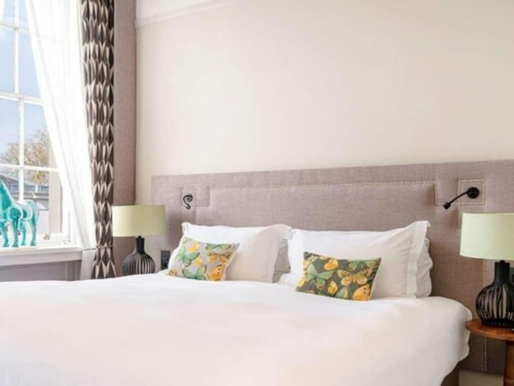 Queens Hotel Cheltenham 12/53
