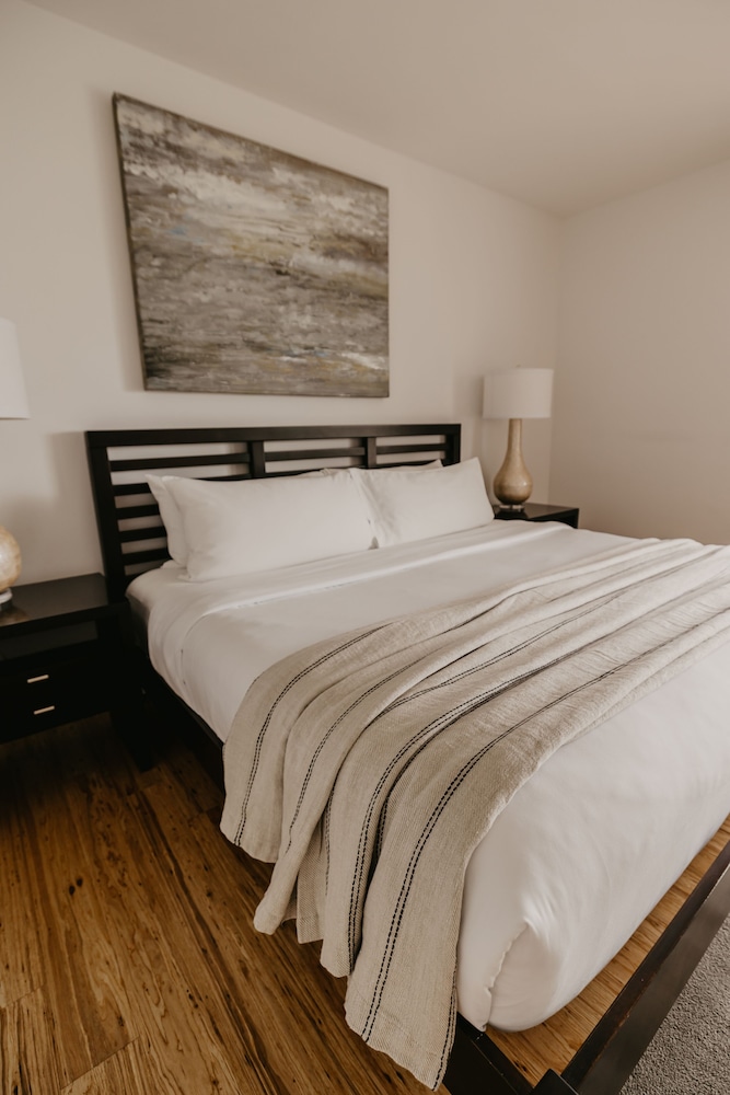 Junior, King Bed