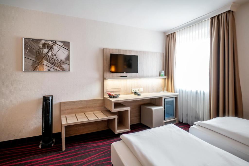 Courtyard, Double or Twin Bed, No Air Condition