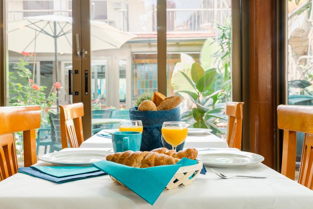 Mercedes Hotel 40/56