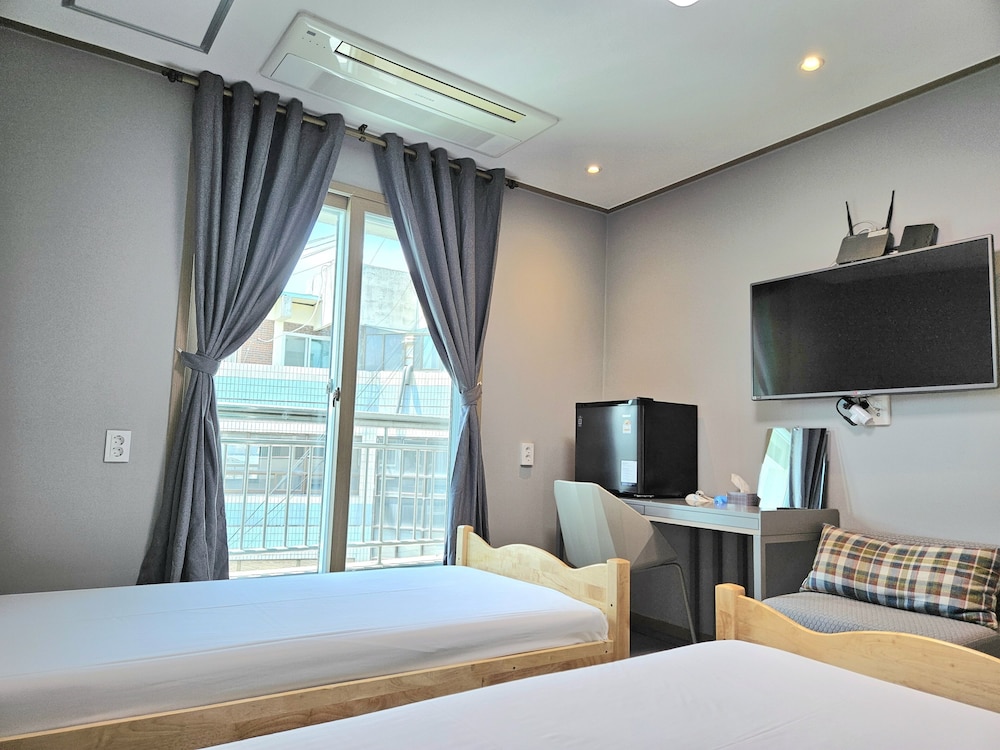 1% Hostel 16/59