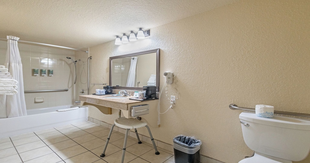 غرفة قياسية بسرير كينج لذوي الإعاقة، Best Western Roseville Inn 5/8