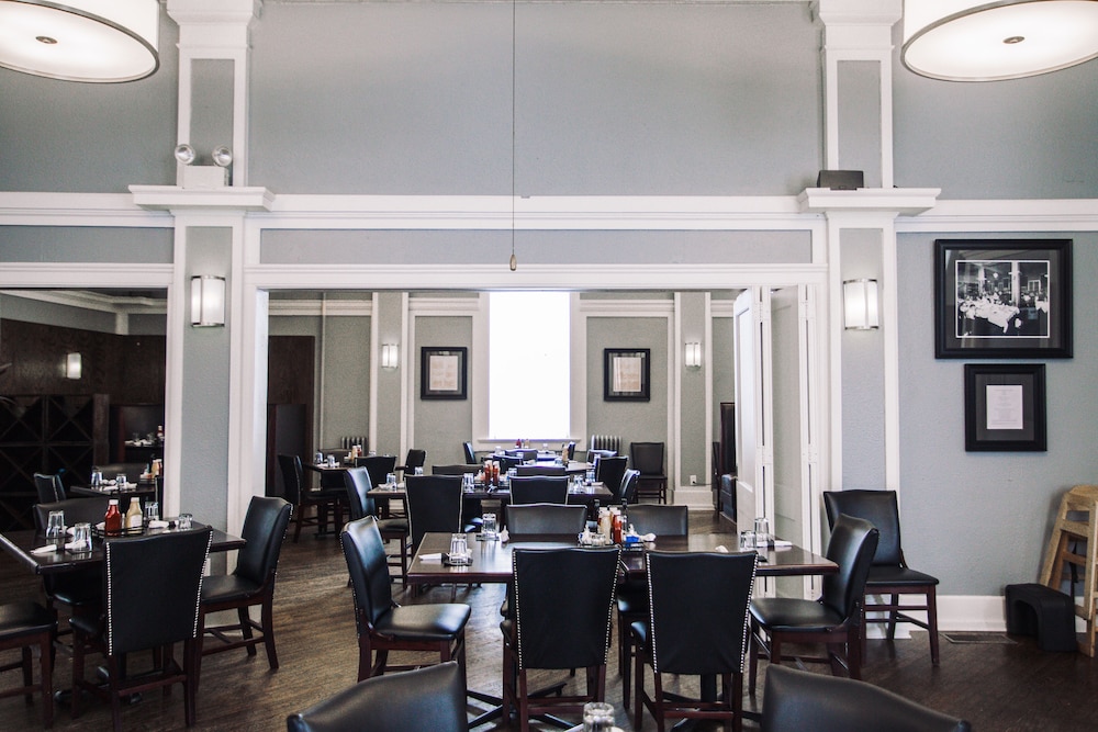 The Continental Hotel Centerville 42/50