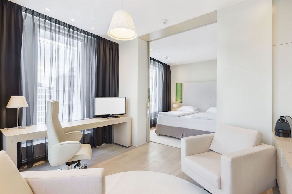 SOUND GARDEN HOTEL AIRPORT 28/38