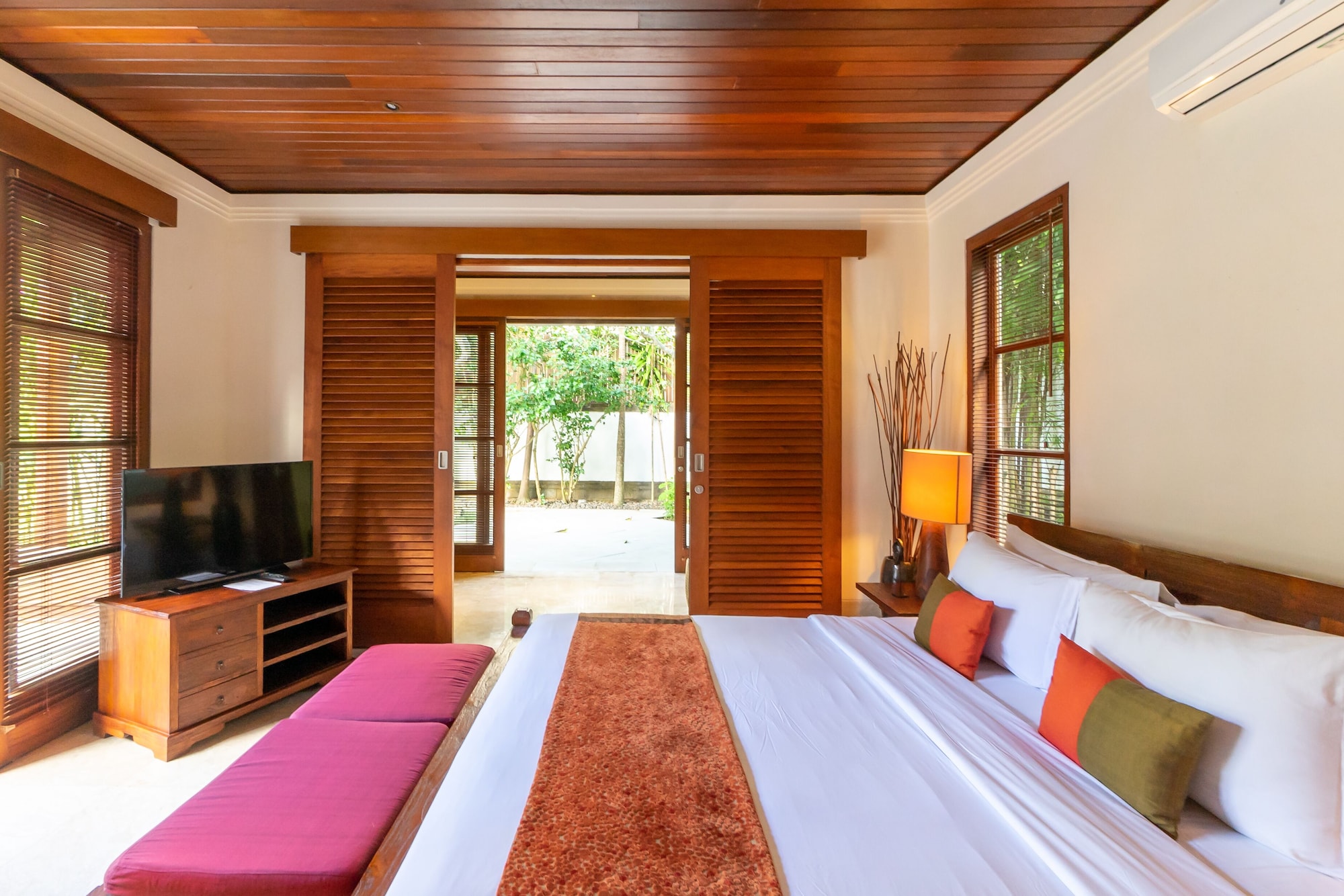 4 Bedrooms, Pool, Villa, Twin Beds, 3 King Beds