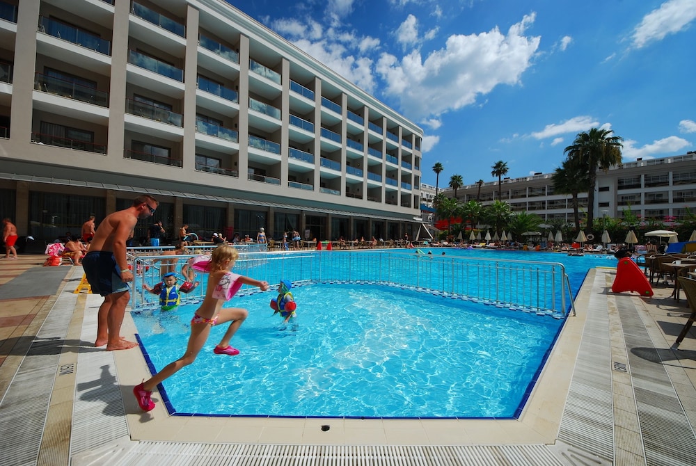Pasa Beach Hotel 21/28