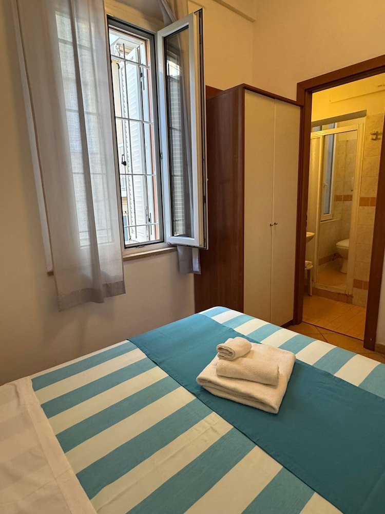 Smart, Single Bed, Small