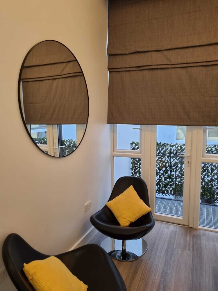HYDE PARK SUITES 33/55
