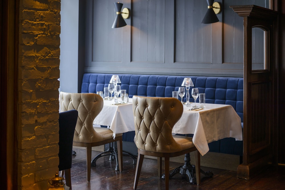 Kilkenny Hibernian Hotel 55/57