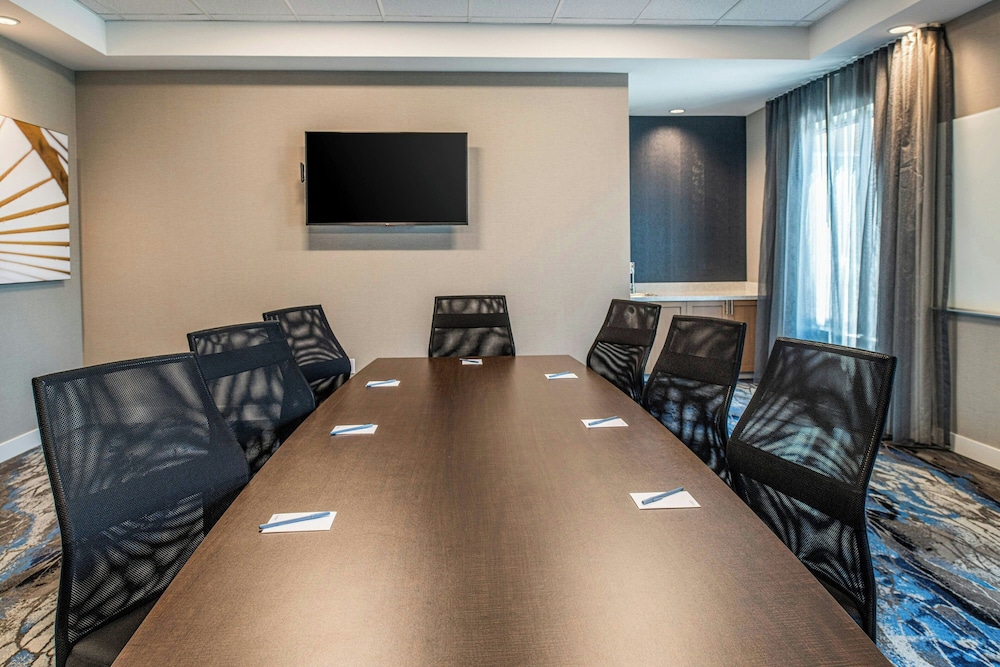 Fairfield Inn & Suites by Marriott Sacramento Winters 37/50